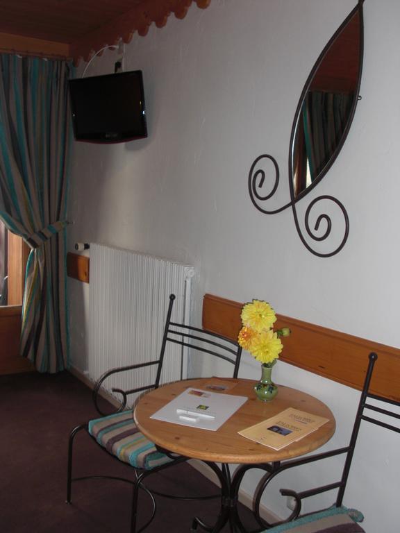 Hotel Logis La Charpenterie Talloires-Montmin Exterior foto