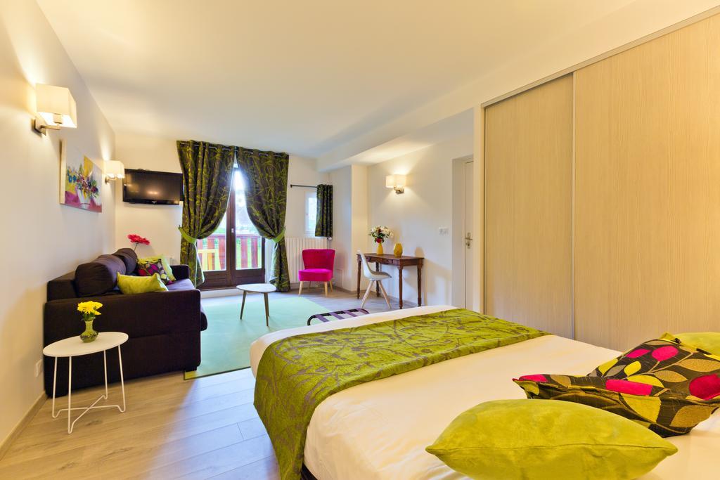 Hotel Logis La Charpenterie Talloires-Montmin Exterior foto