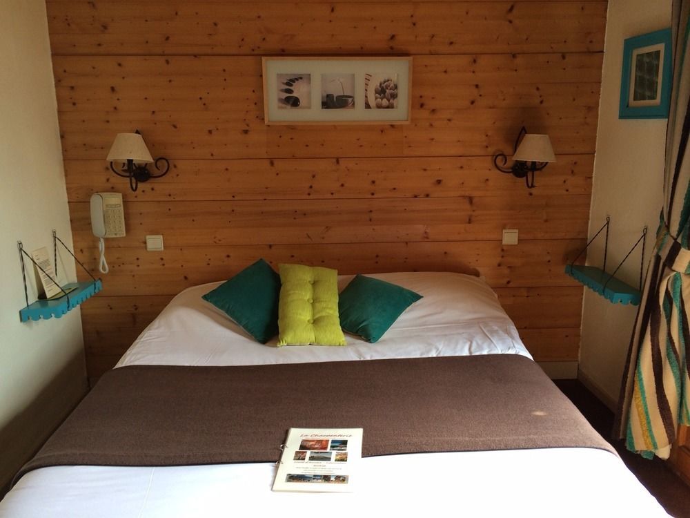 Hotel Logis La Charpenterie Talloires-Montmin Exterior foto