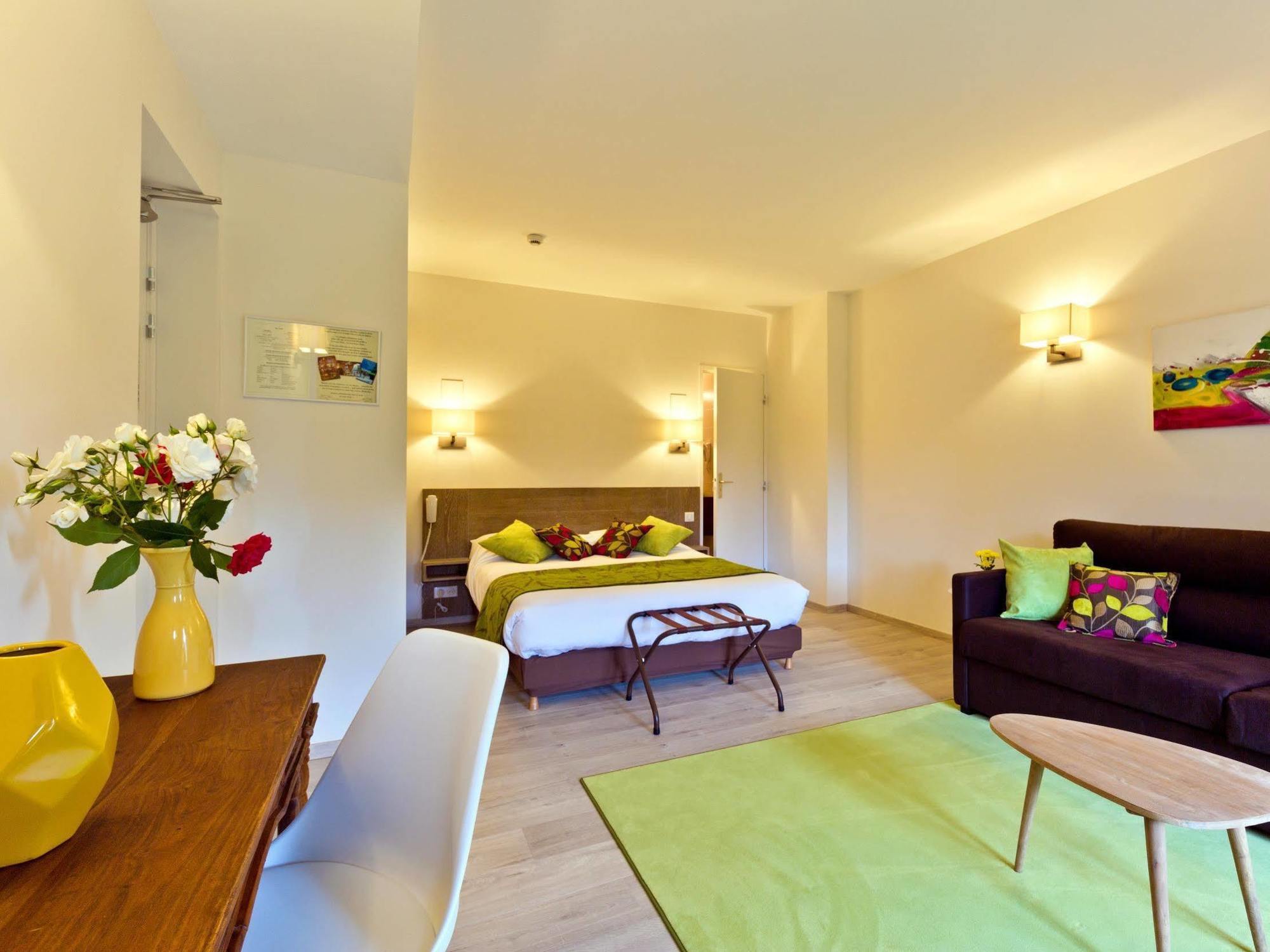 Hotel Logis La Charpenterie Talloires-Montmin Exterior foto